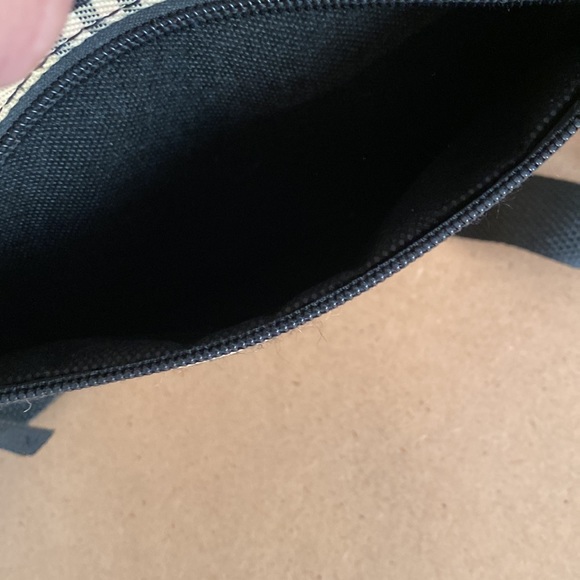 Plaid Crossbody Bag. Black Strap and zippers. 3 pockets on one side/1 on other - Picture 12 of 13